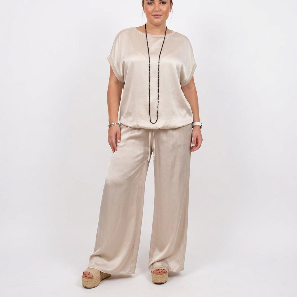 Alexis - Loose Shirt & Wide-Leg Trousers Set - Plus size model