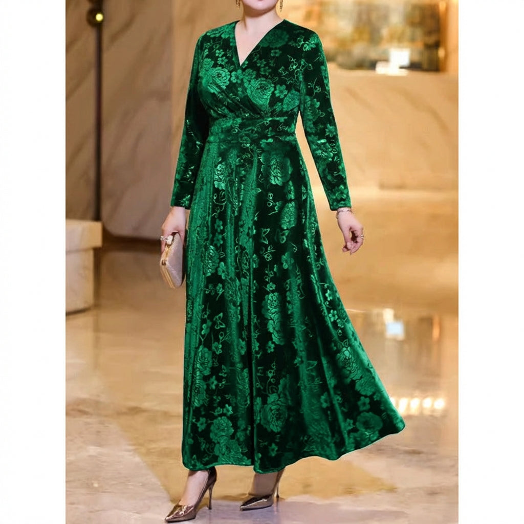 Meghan | Floral Dress - Plus size model