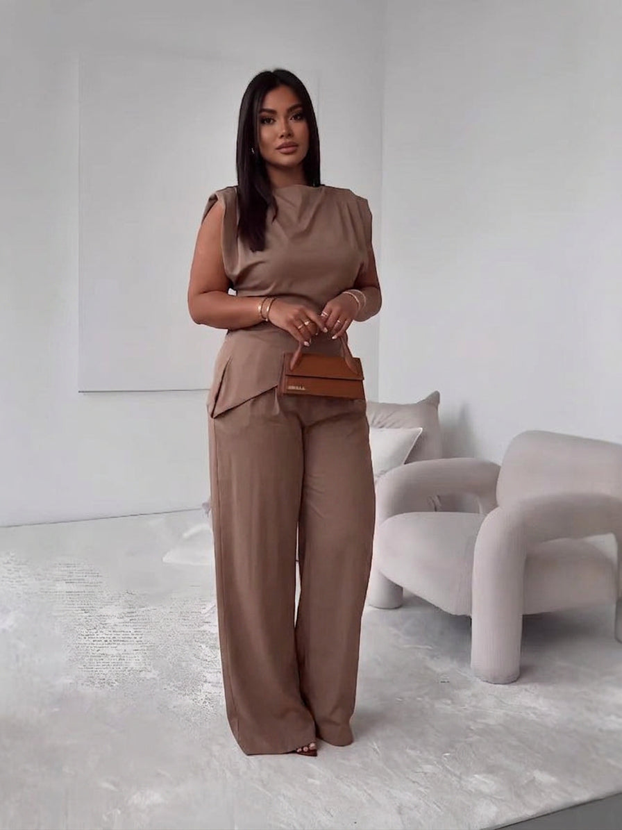 Vienna - Spring & Summer Casual Set - Plus size model