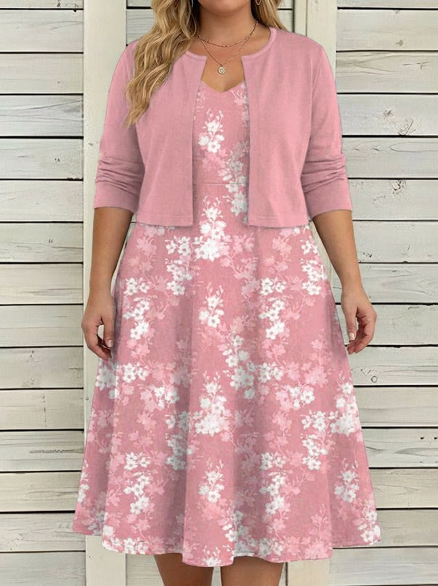 Aleah - Charm Floral Dress - Plus size model