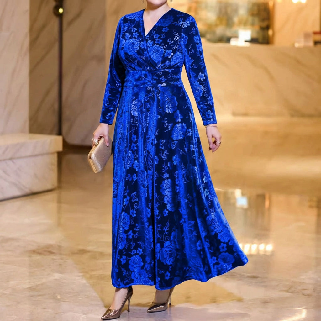Meghan | Floral Dress - Plus size model