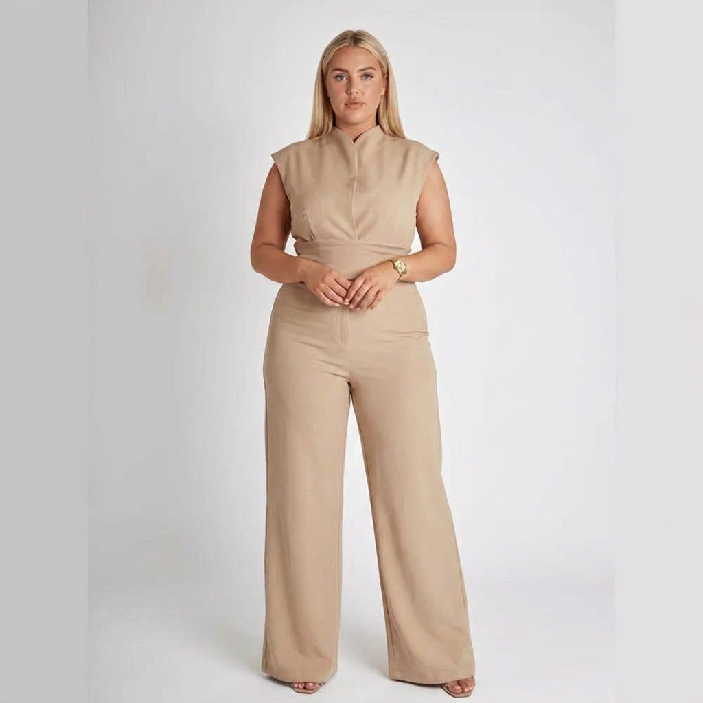 Veronica -  Sleeveless Wide-Leg Jumpsuit - Plus size model