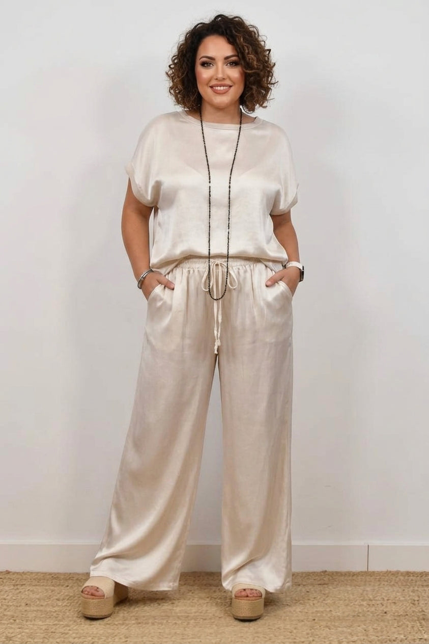 Alexis - Loose Shirt & Wide-Leg Trousers Set - Plus size model