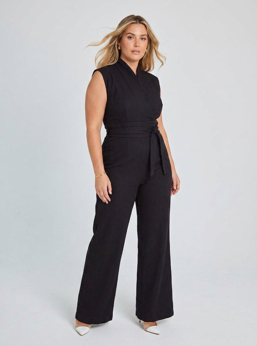 Veronica -  Sleeveless Wide-Leg Jumpsuit - Plus size model
