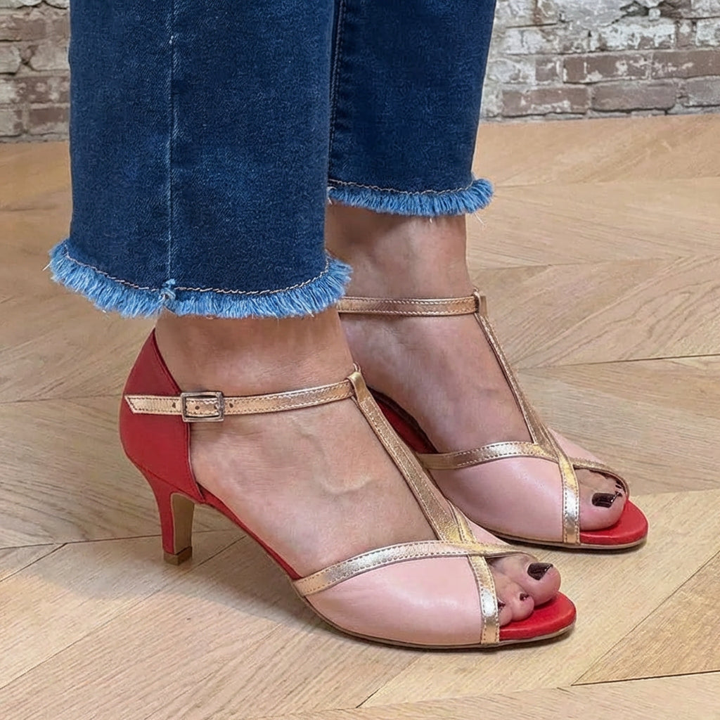 ELEGANT SANDAL WITH T-BAR STRAP - Plus size model