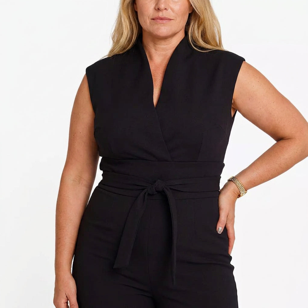 Veronica -  Sleeveless Wide-Leg Jumpsuit - Plus size model