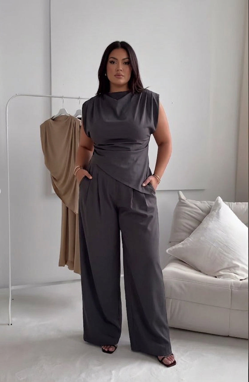 Vienna - Spring & Summer Casual Set - Plus size model