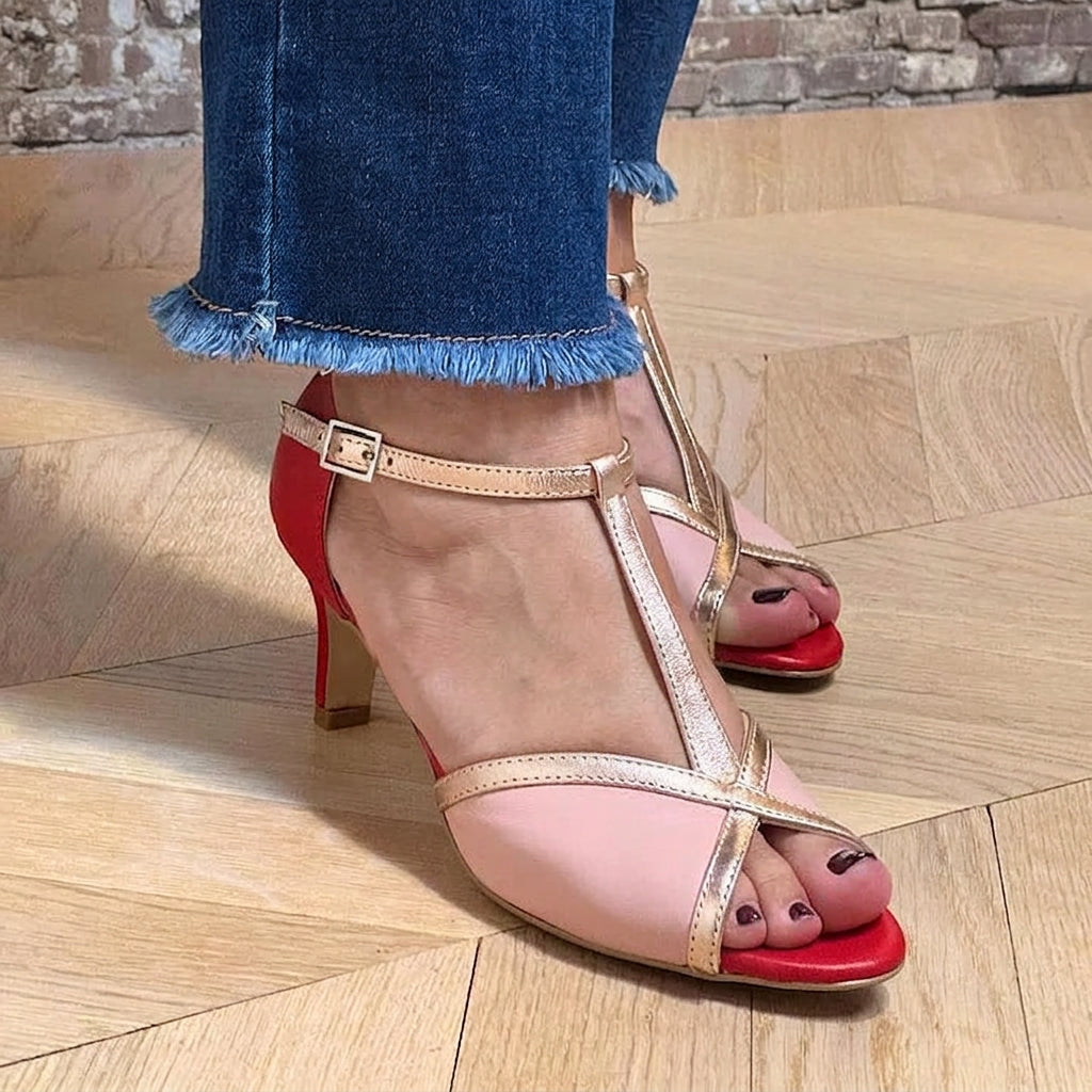 ELEGANT SANDAL WITH T-BAR STRAP - Plus size model
