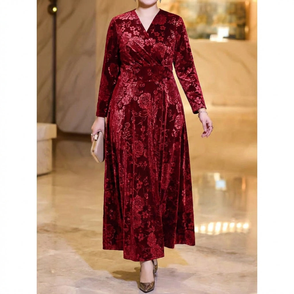 Meghan | Floral Dress - Plus size model