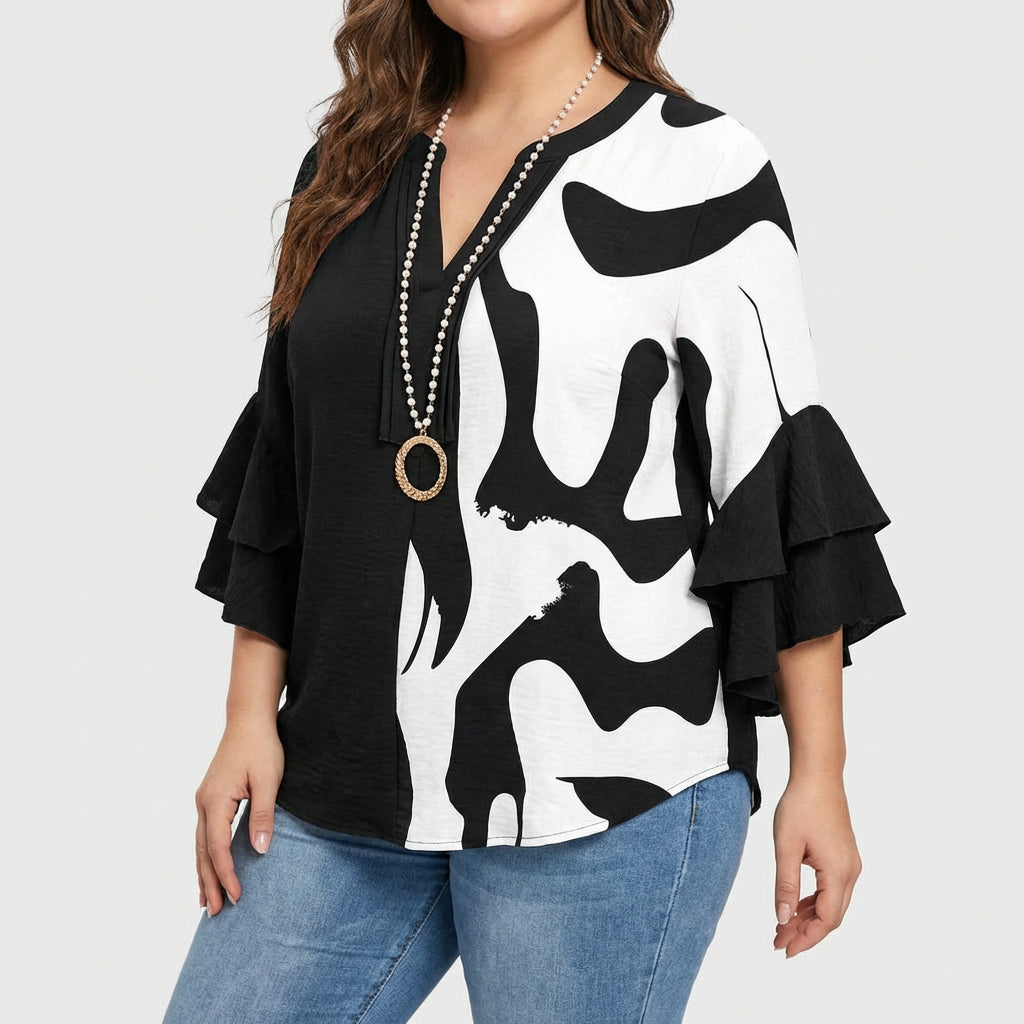 Kay | Lightweight Day Blouse - Plus size model