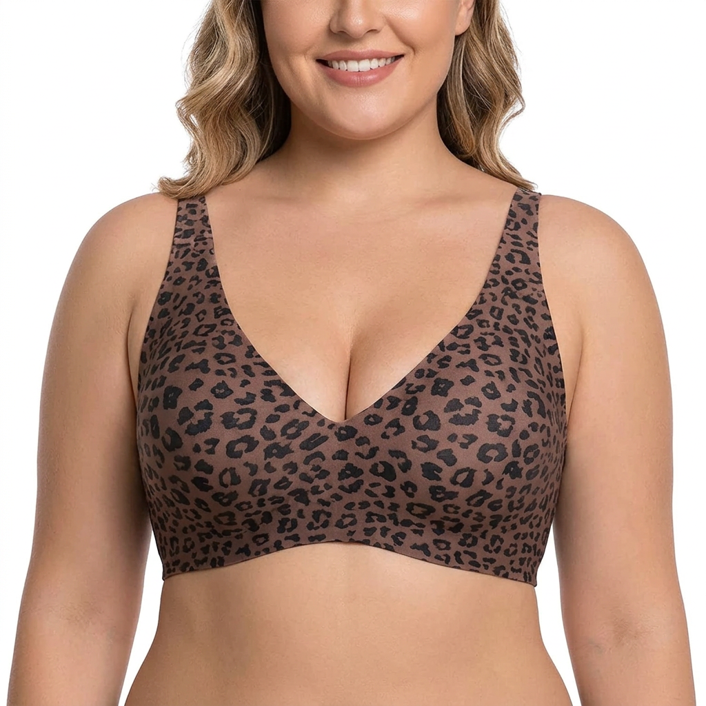 Seamless Gel Bra - Plus size model