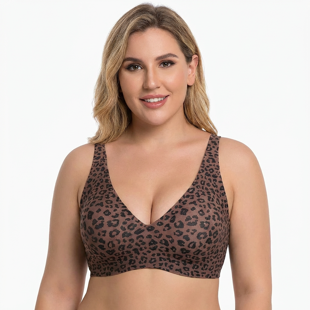Seamless Gel Bra - Plus size model
