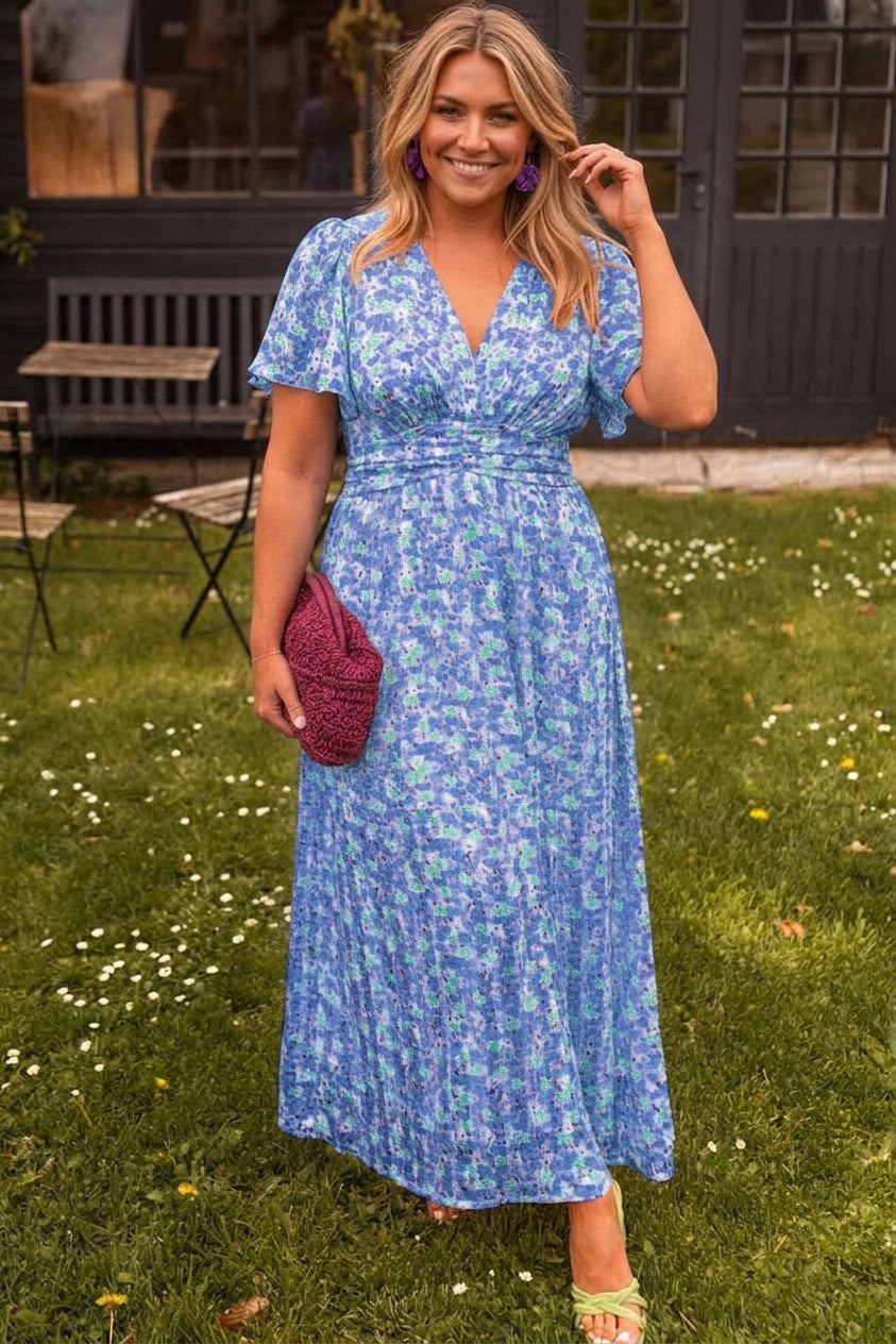 Natalie | Flattering Printed Maxi Dress - Plus size model