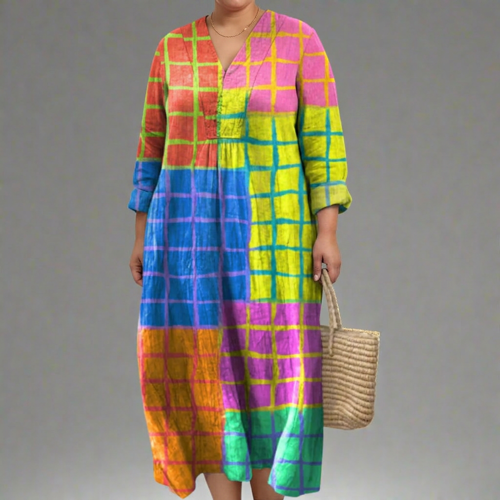 IMOGEN | ELEGANT GEOMETRIC DRESS - Plus size model