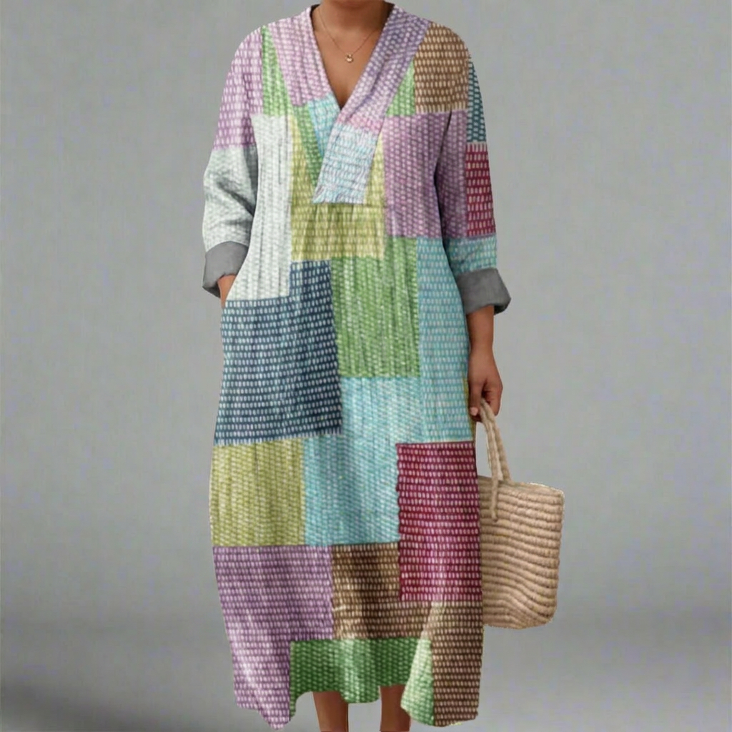 INDIANA | ELEGANT GEOMETRIC DRESS - Plus size model