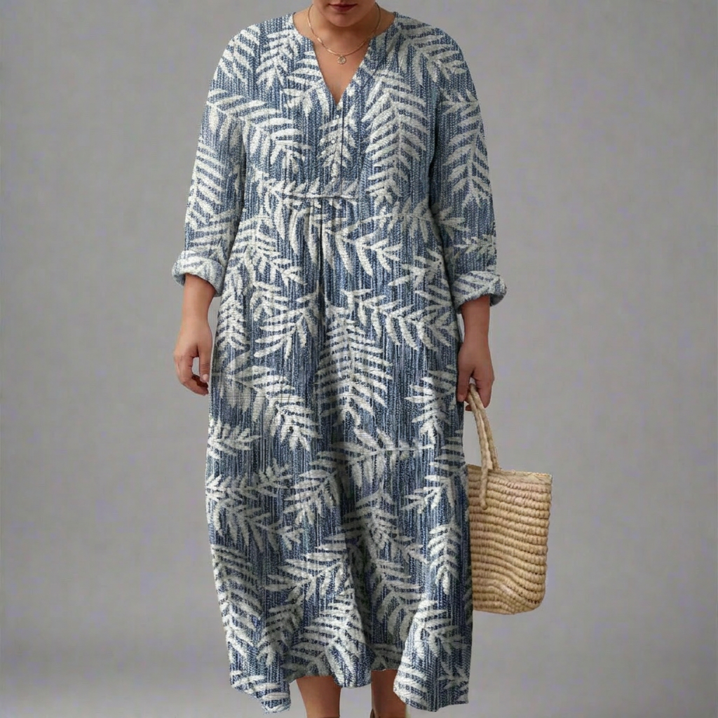 SAVANNAH | ELEGANT GEOMETRIC DRESS - Plus size model