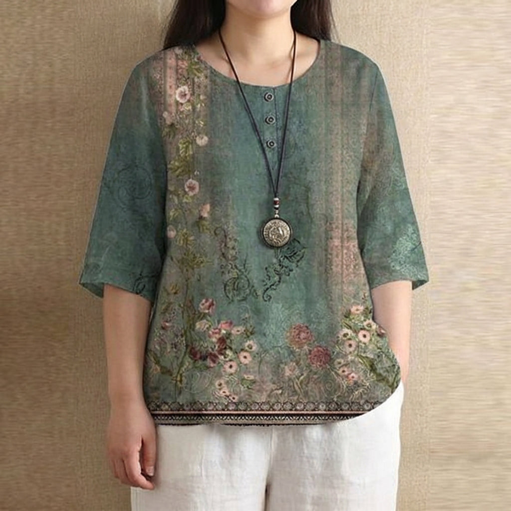 Anya | Retro-Inspired Blouse - Plus size model