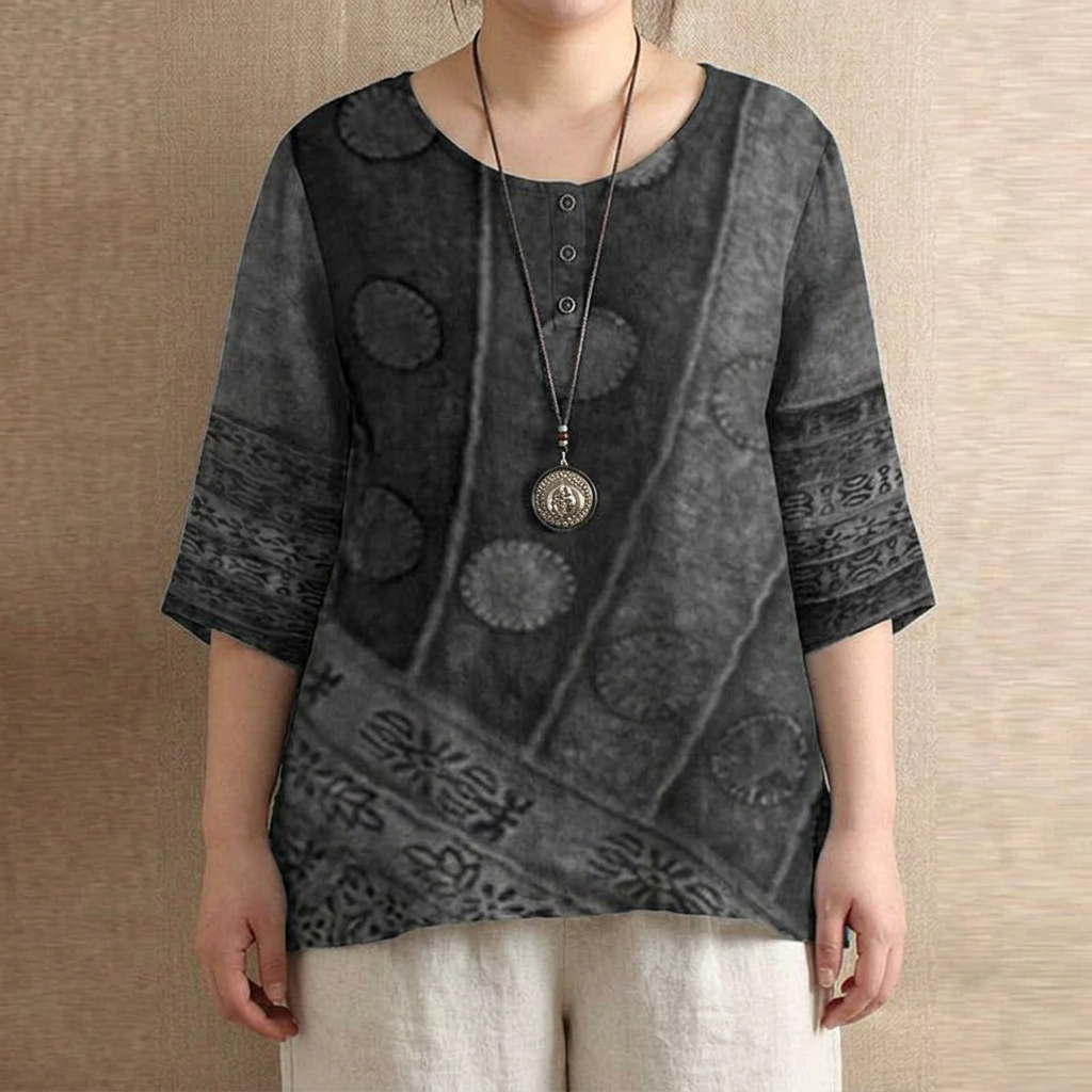 Anya | Retro-Inspired Blouse - Plus size model