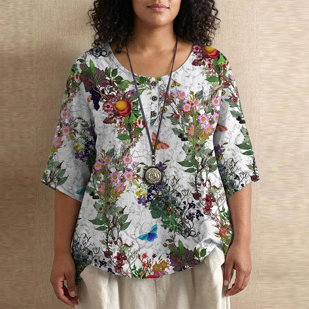 Anya | Retro-Inspired Blouse - Plus size model