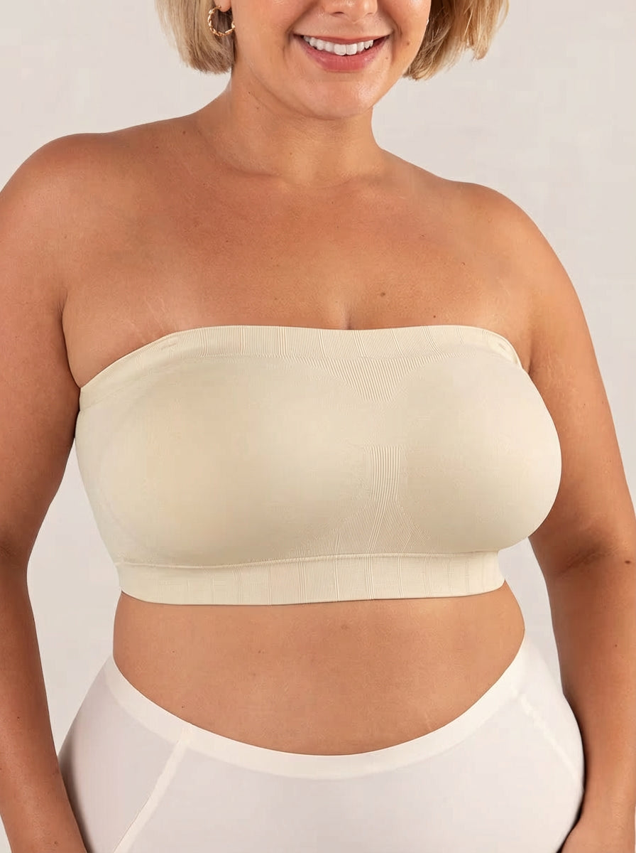 Bra with Detachable Straps - Plus size model