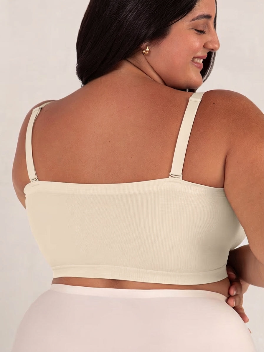 Bra with Detachable Straps - Plus size model