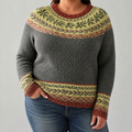 Ruby - Retro Scandinavian knitted sweater - Plus size model