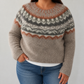 Debbie - Retro Scandinavian knitted sweater - Plus size model