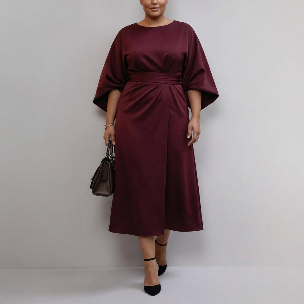 Eldra™ | Maxi Dress with Batwing Sleeves - Plus size model