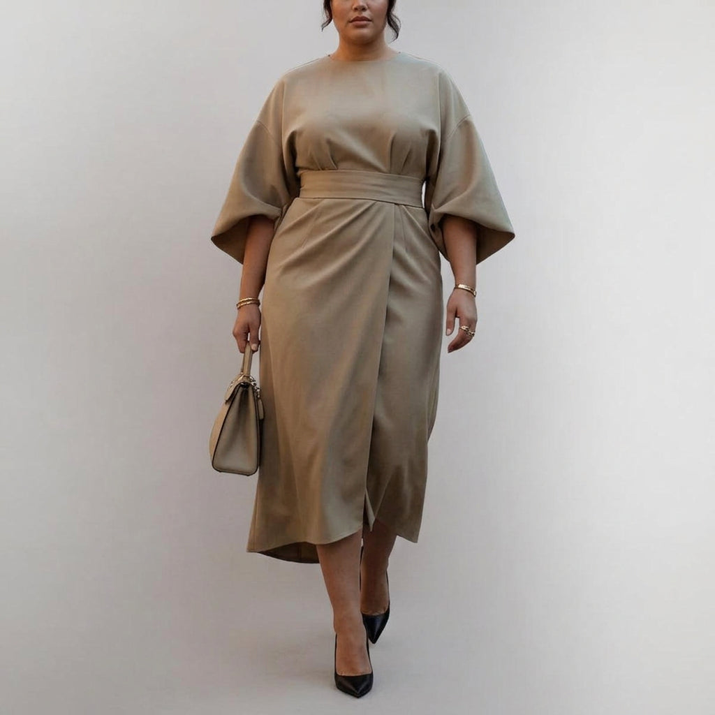 Eldra™ | Maxi Dress with Batwing Sleeves - Plus size model