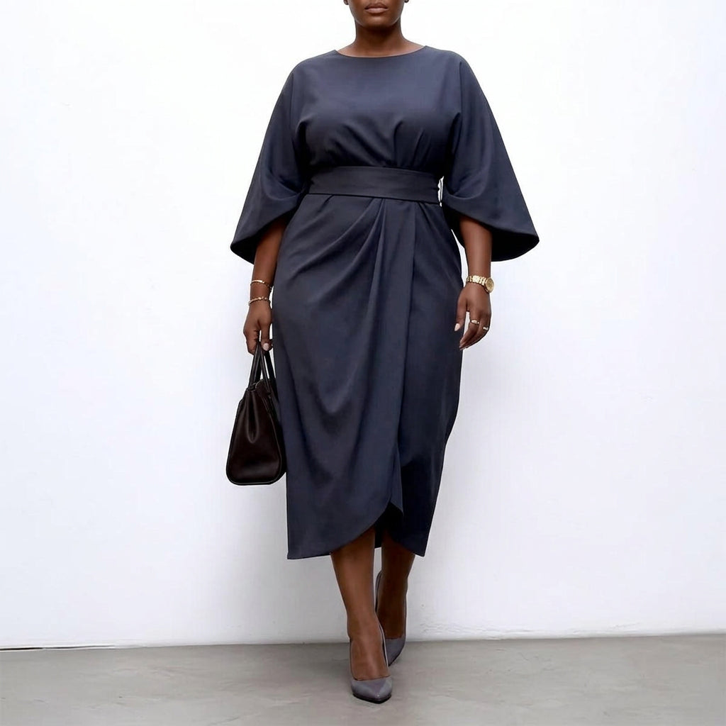 Eldra™ | Maxi Dress with Batwing Sleeves - Plus size model