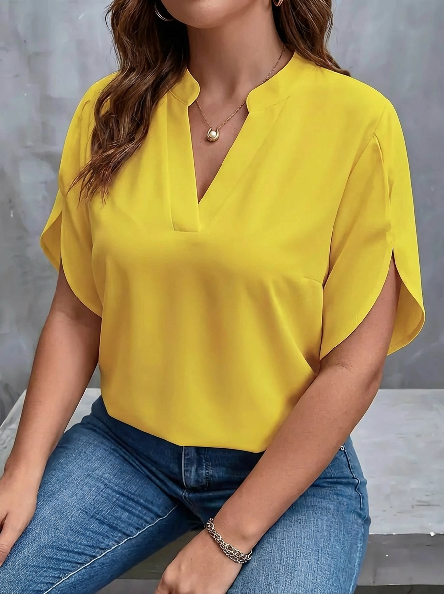 Thalia | Sophisticated Blouse with Tailored Design - Plus size model