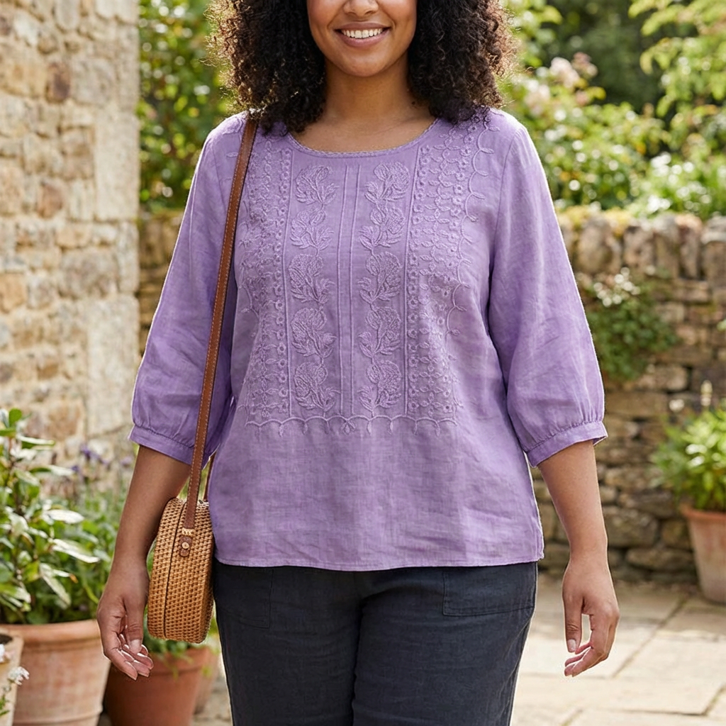 Sonia | Floral Relaxed Blouse - Plus size model