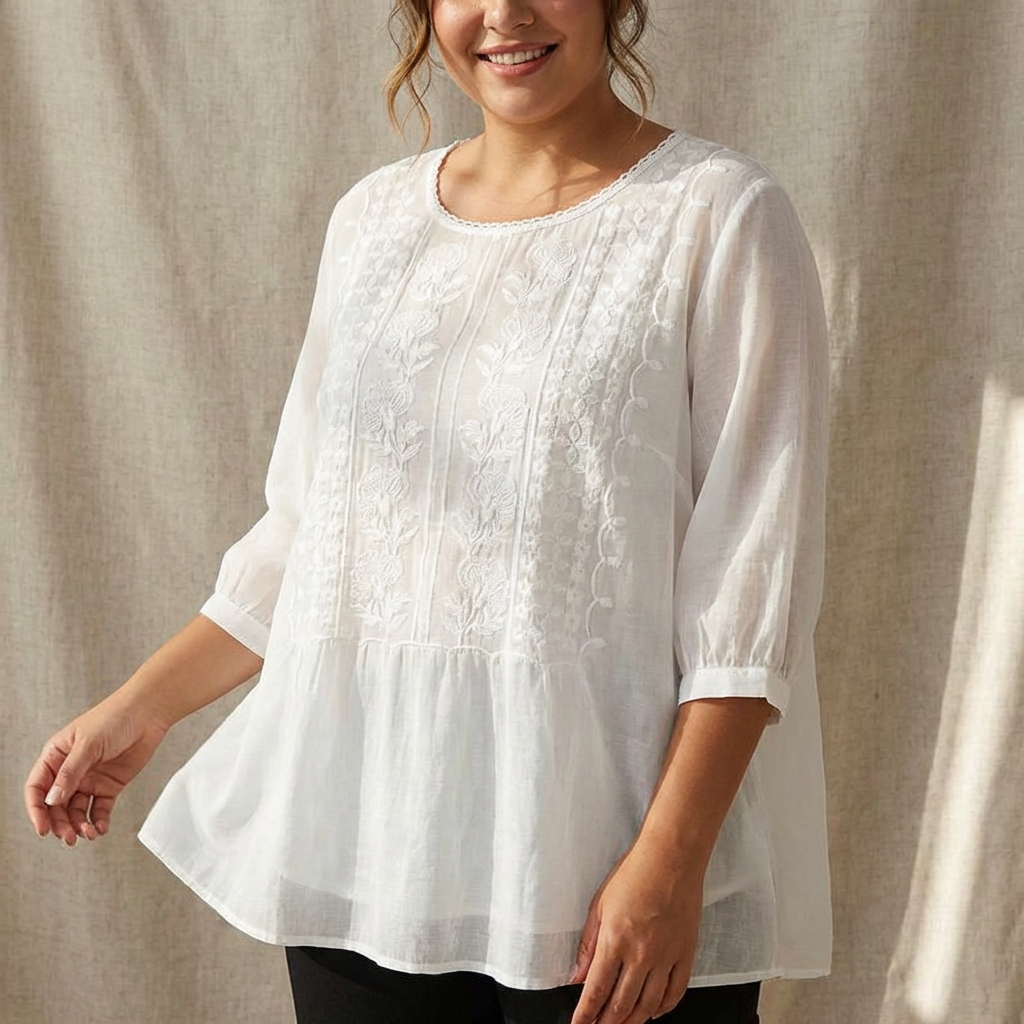 Sonia | Floral Relaxed Blouse - Plus size model