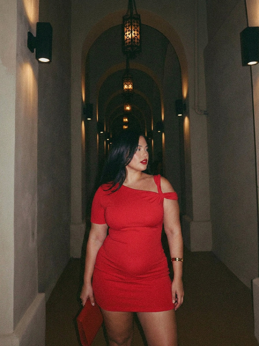 Kylie twisted mini dress - Plus size model