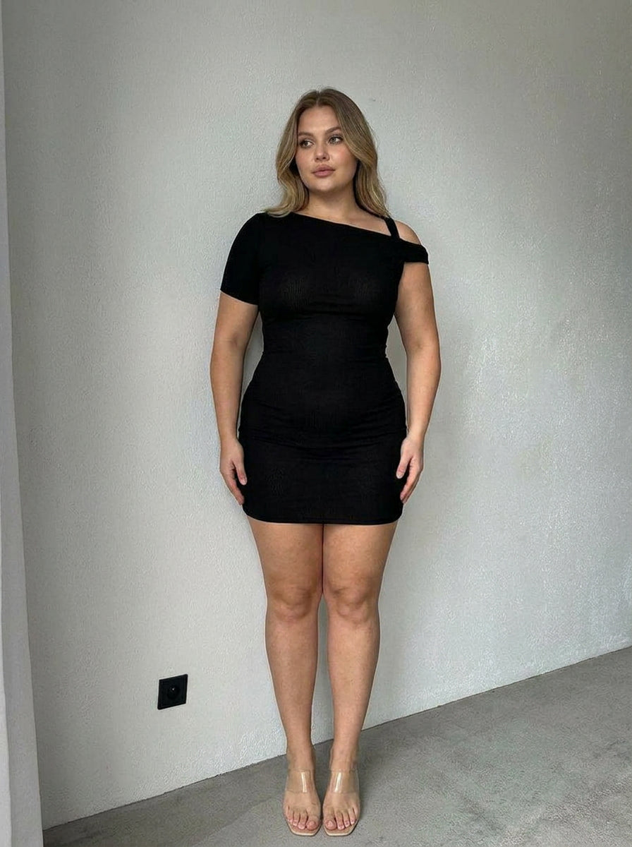 Kylie twisted mini dress - Plus size model