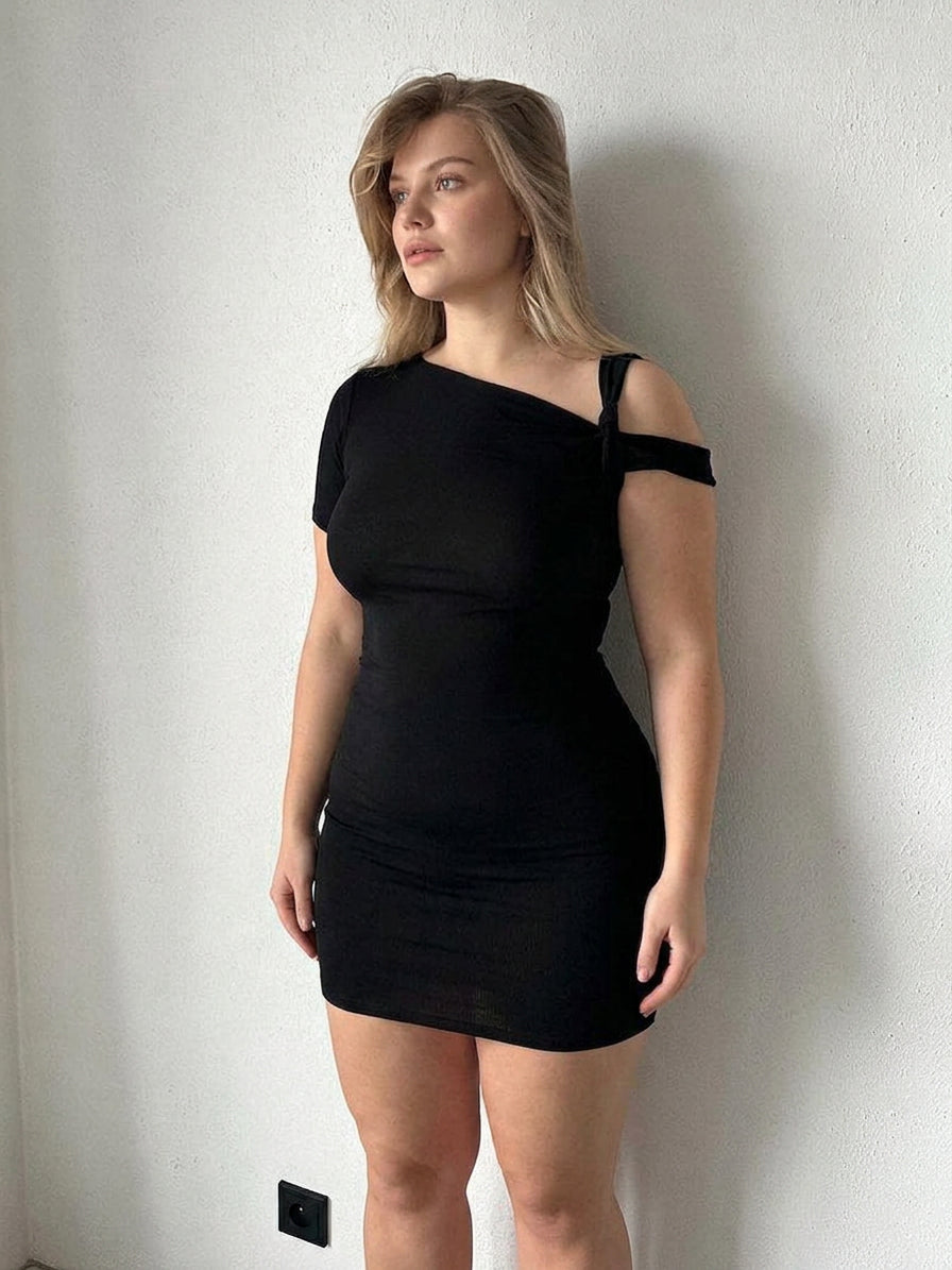 Kylie twisted mini dress - Plus size model