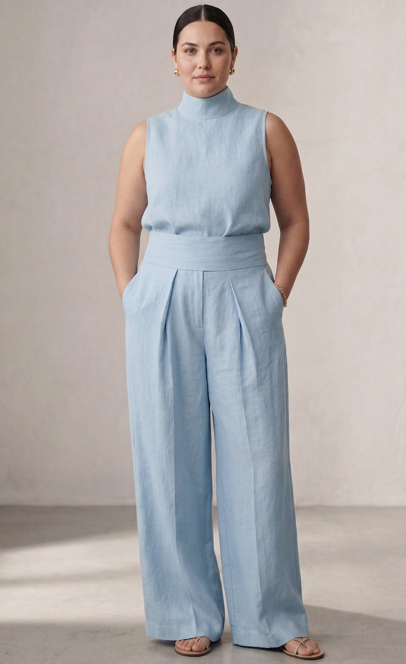 Gaile - Co-ord Set Minimalist Linen - Plus size model