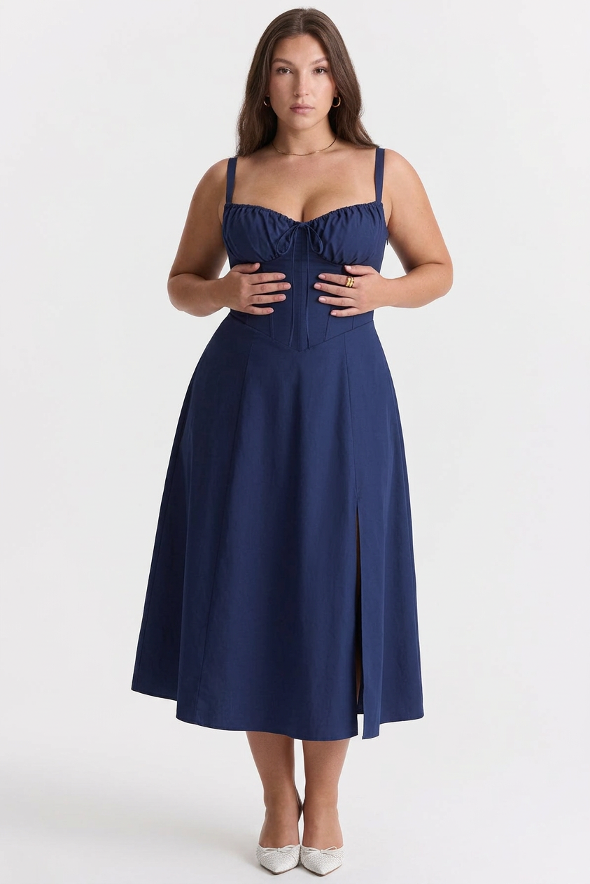 Amélie Midi Dress - Plus size model