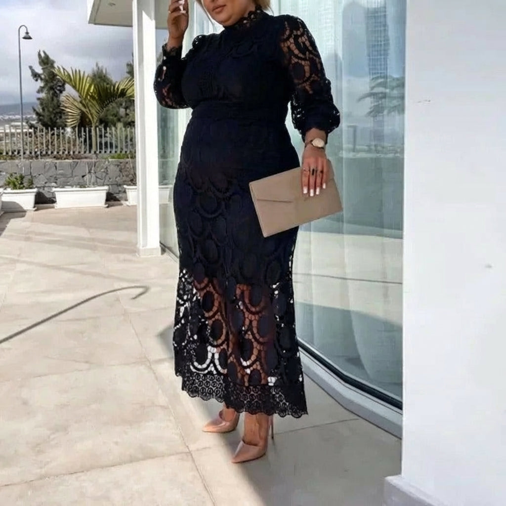 Kryzandra | Elegant Dress - Plus size model