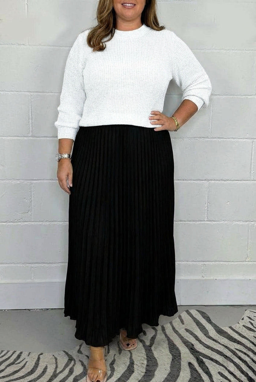 Claudia - Maxi dress with sweater and pleated skirt - Plus size model