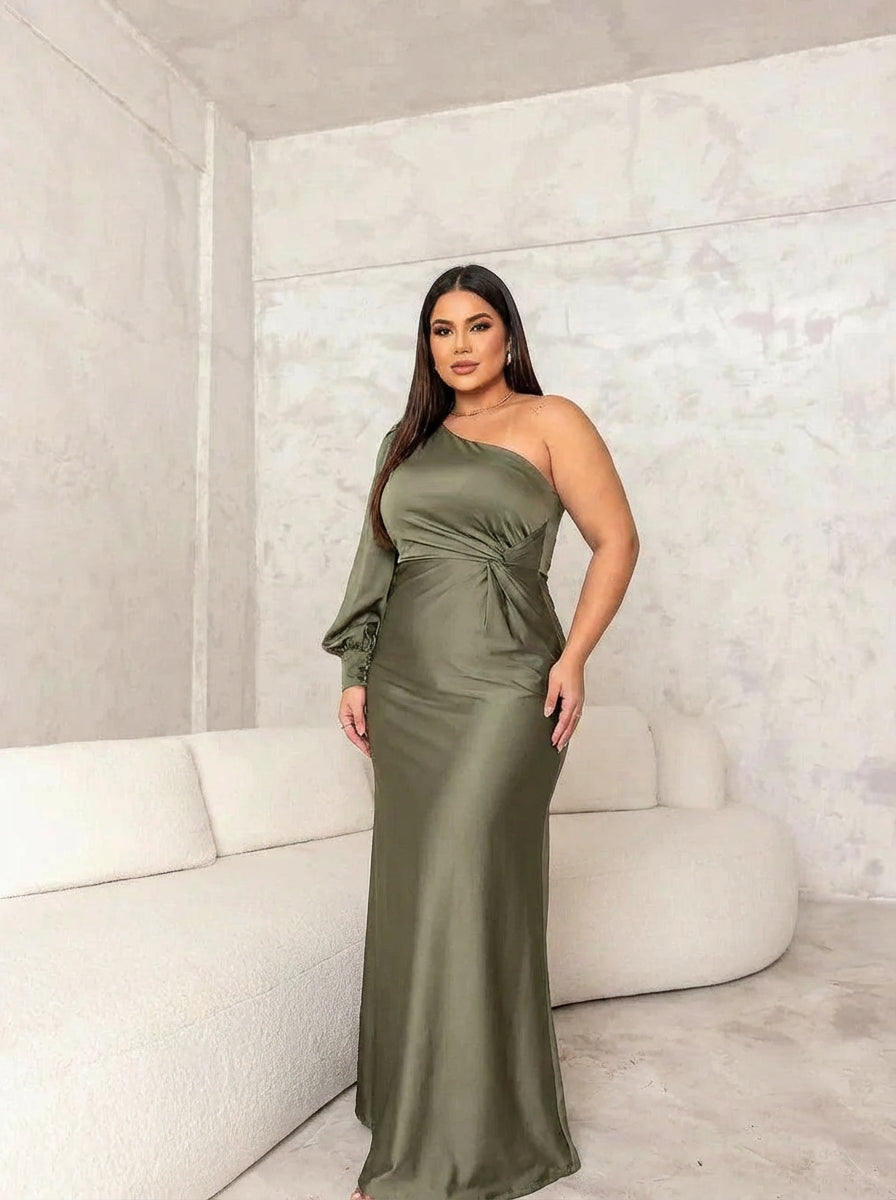 Saryxiah | Elegant Maxi Dress - Plus size model