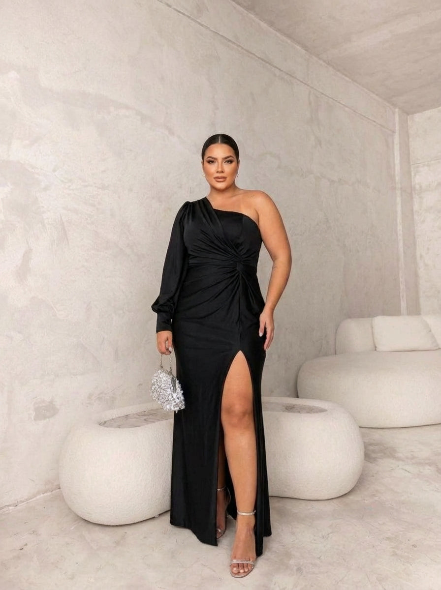 Saryxiah | Elegant Maxi Dress - Plus size model