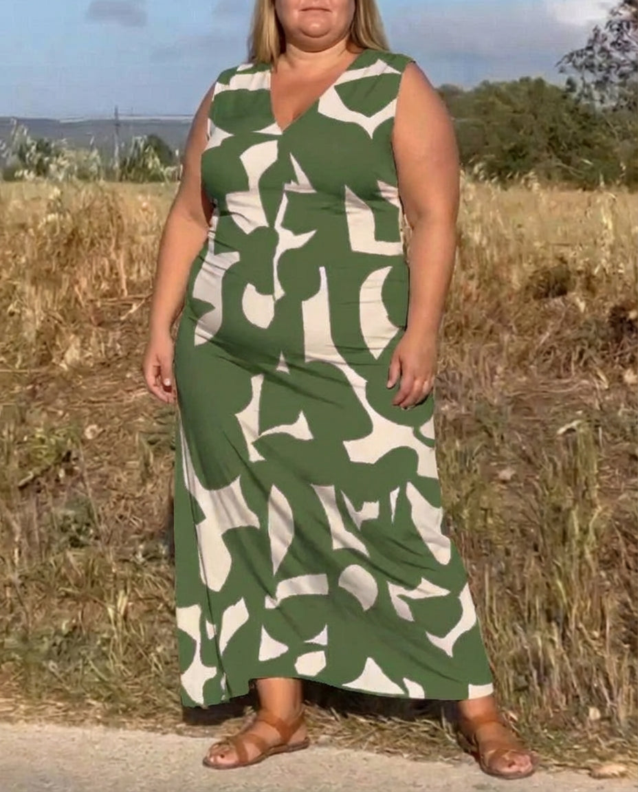 Lysandra | Sophisticated Maxi Dress - Plus size model