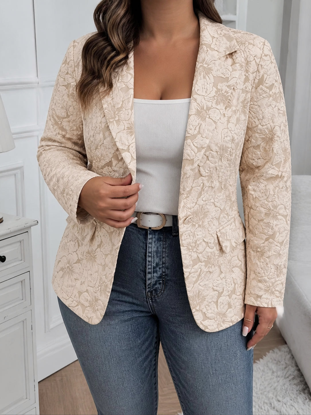 Women’s Paisley Jacquard Fitted Blazer - Plus size model