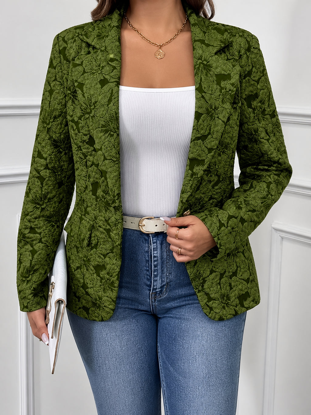 Women’s Paisley Jacquard Fitted Blazer - Plus size model
