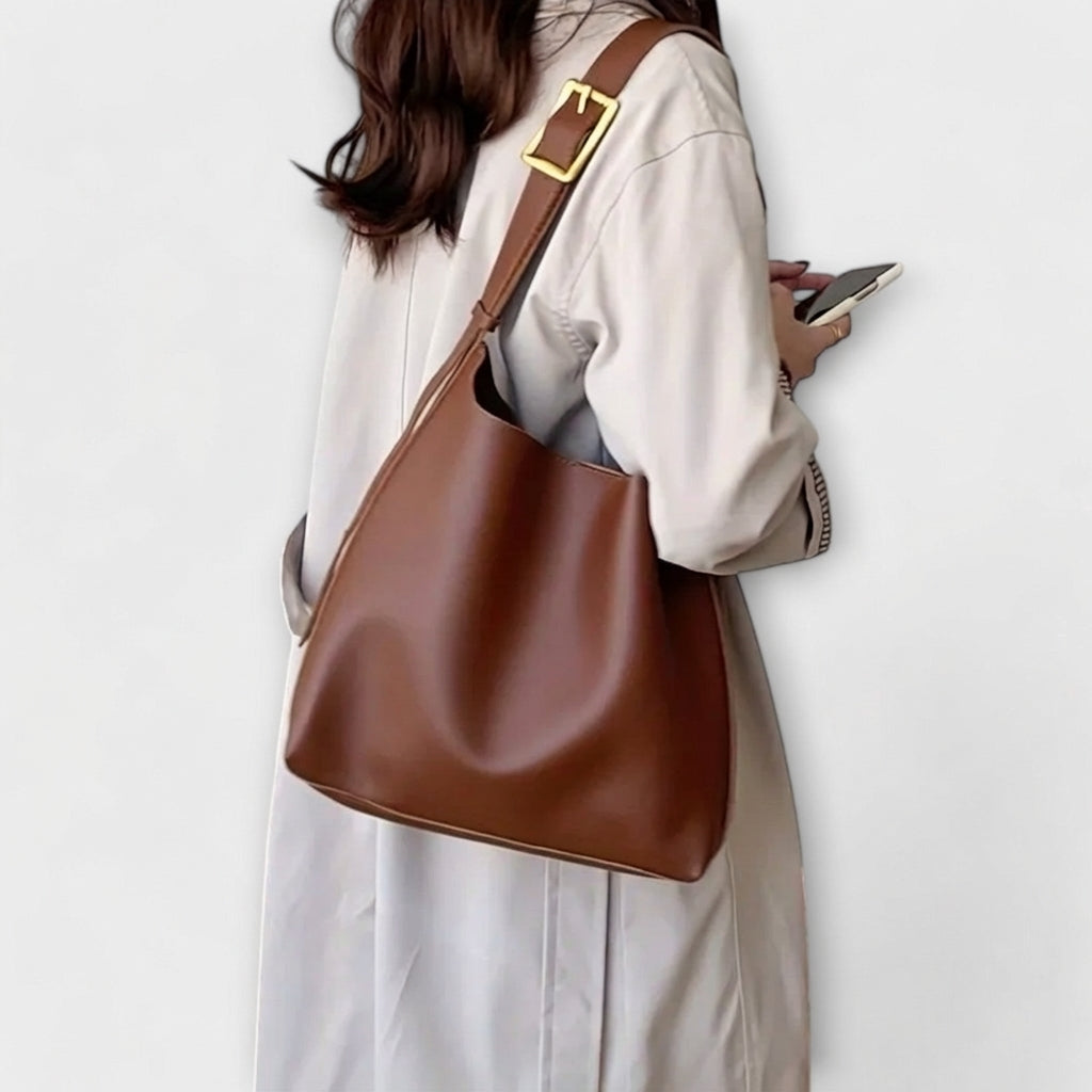 Eva – Elegant Leather Shoulder Bag - Plus size model