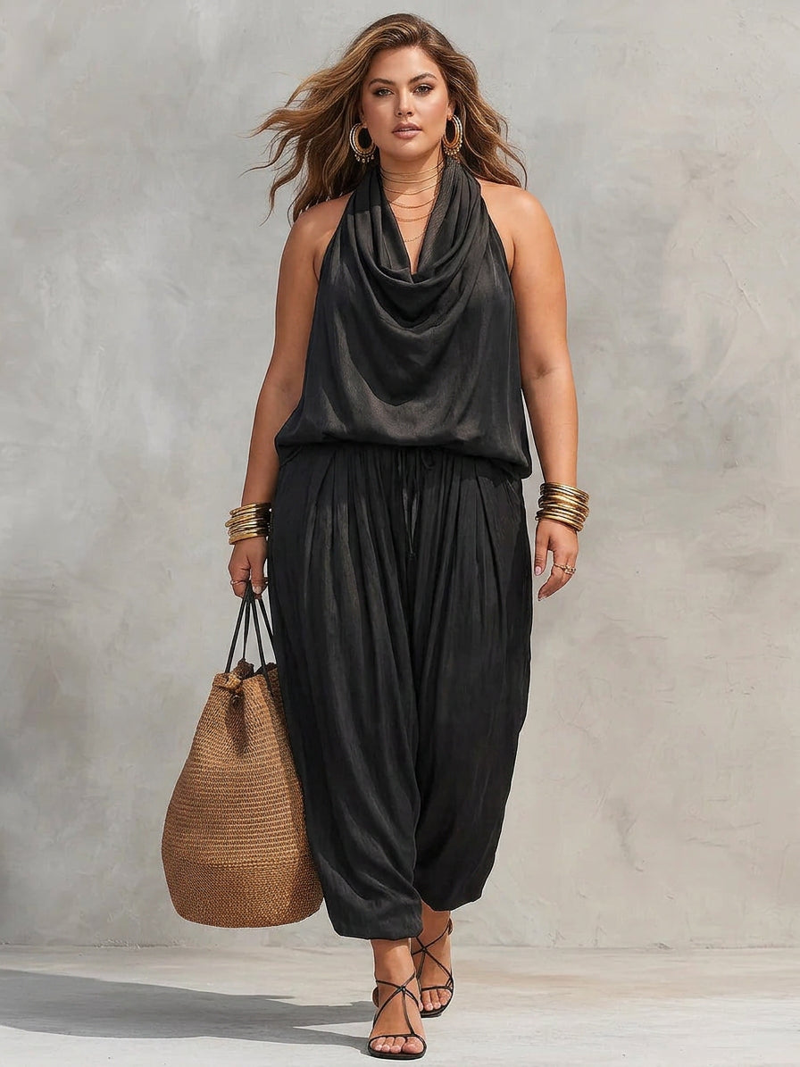 Aurora – Sleeveless top with American collar and pleated pants - Plus size model