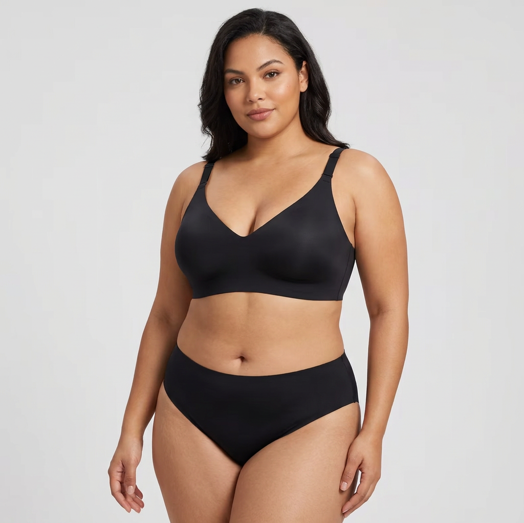 Seamless Gel Bra - Plus size model