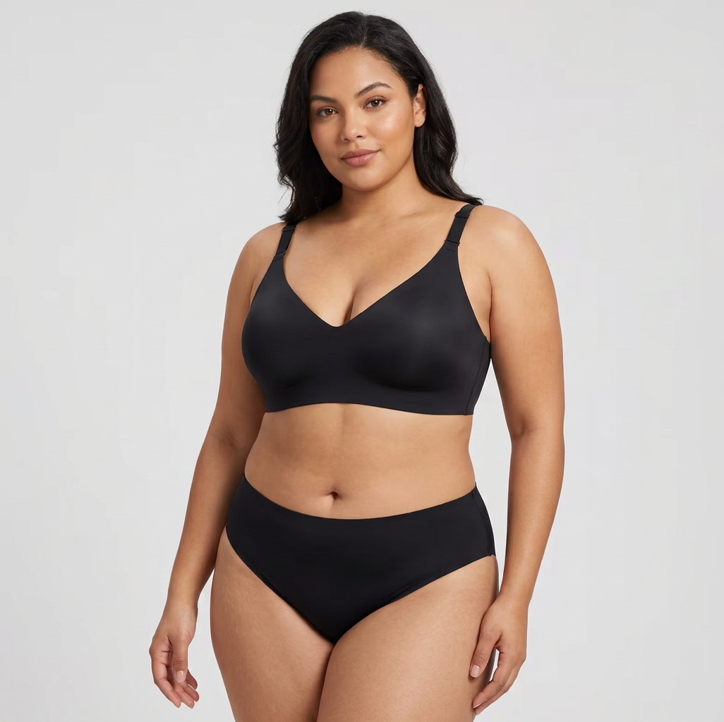 Seamless Gel Bra - Plus size model