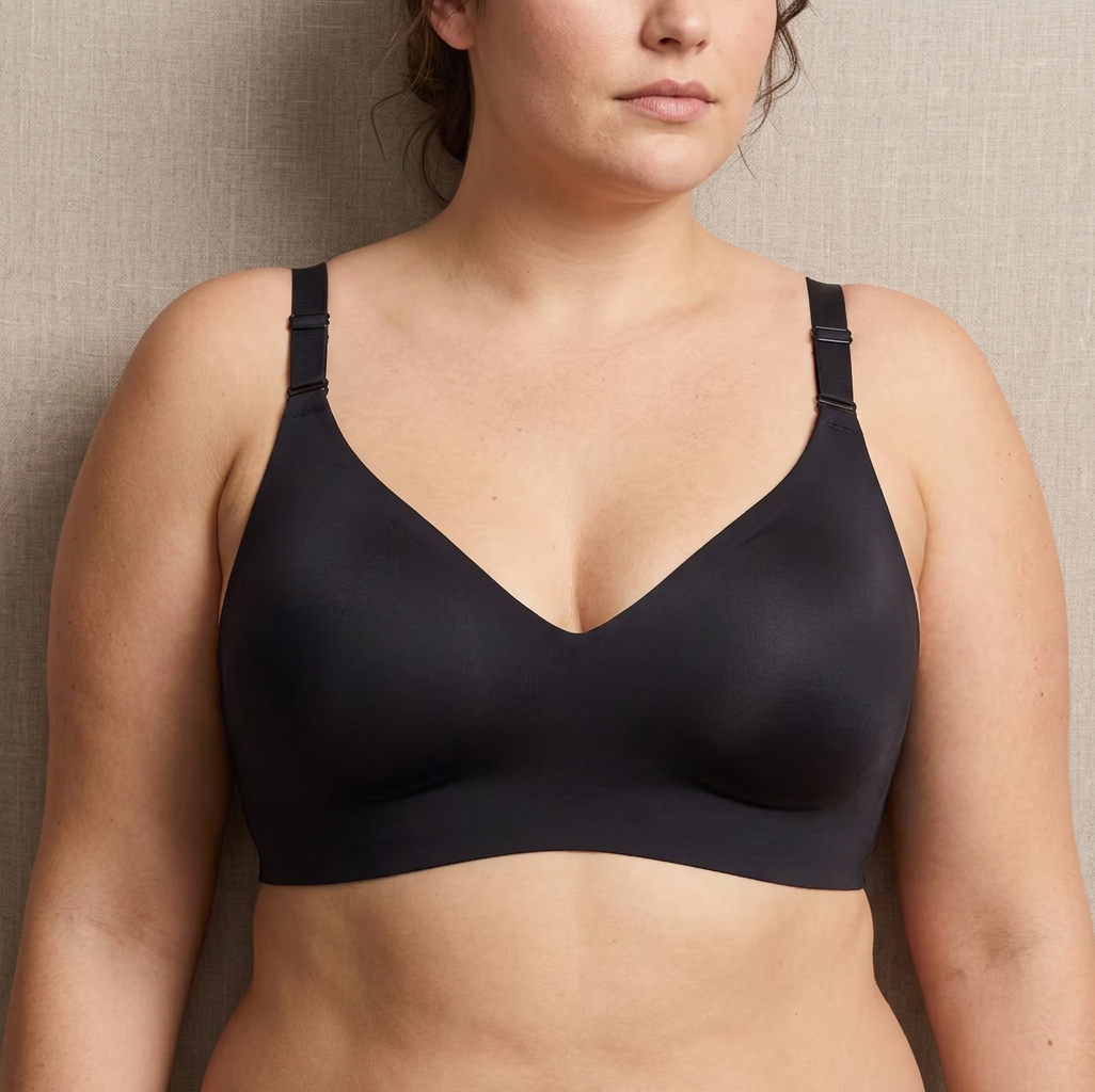 Seamless Gel Bra - Plus size model
